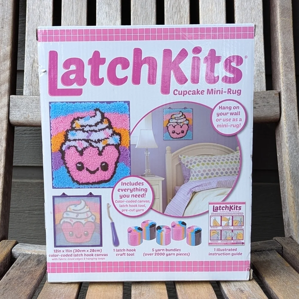 NEW LatchKits Cupcake Mini-Rug Craft Kit Pink Cupcake with Icing Sprinkles #1803